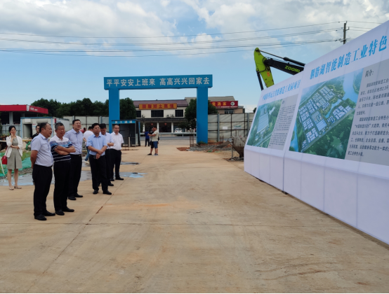 發展集團黨委書記、董事長譚建華帶隊 赴沅江洽談合作并出席簽約儀式