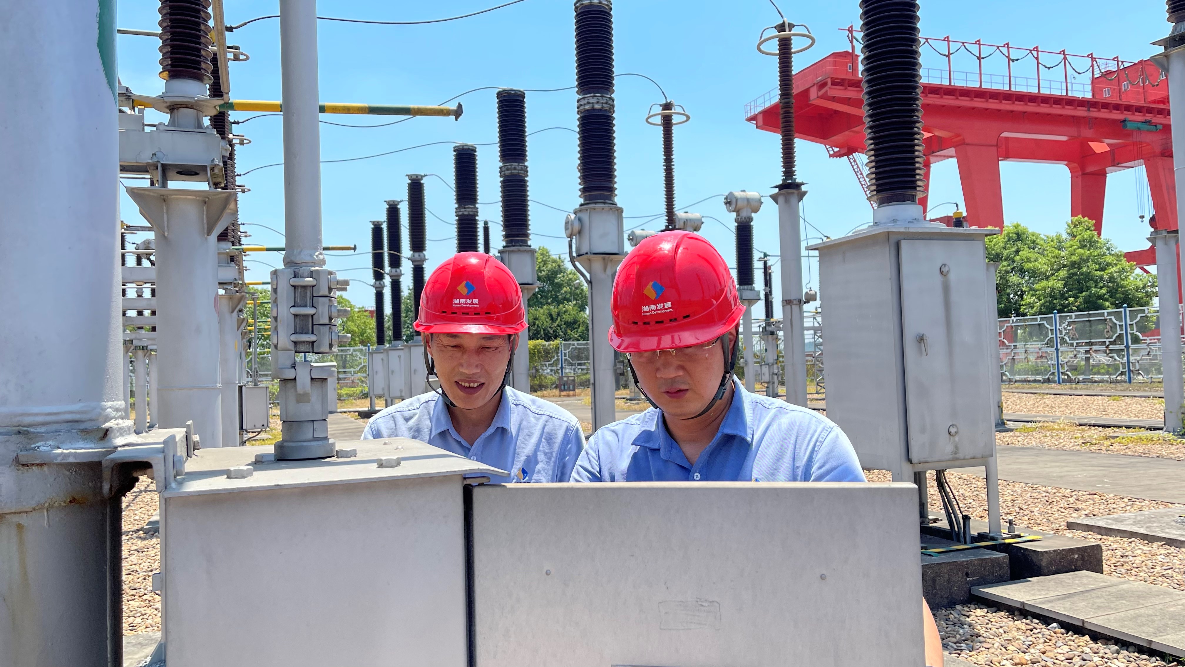 戰(zhàn)高溫斗酷暑 株洲航電樞紐全力以赴保供電 戰(zhàn)高溫斗酷暑 株洲航電樞紐全力以赴保供電